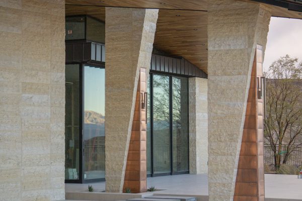 This is a nicely finished, fully veneered house. It was completely done by Hirschi Masonry. Hirschi Masonry of Las Vegas, Nevada