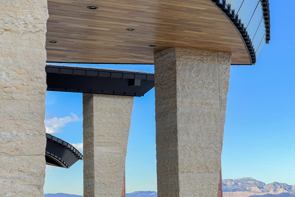 This is a tall, fully veneered pillar in Las Vegas, Nevada, finished by Hirschi Masonry. Hirschi Masonry of Las Vegas, Nevada